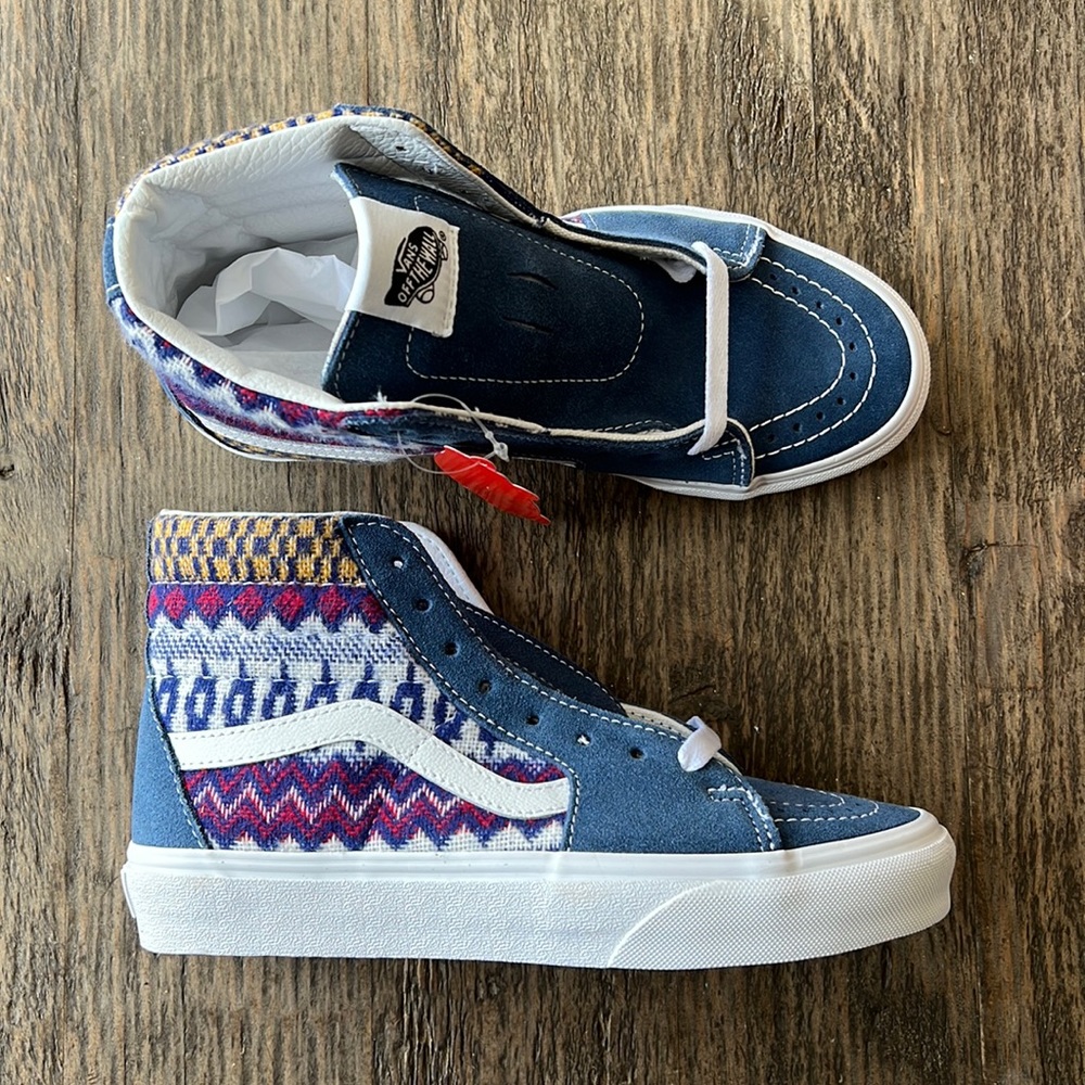 Vans Sk8-Hi Southwestern/Aztec print material. Blue, white & red. Women’s 6. NWT